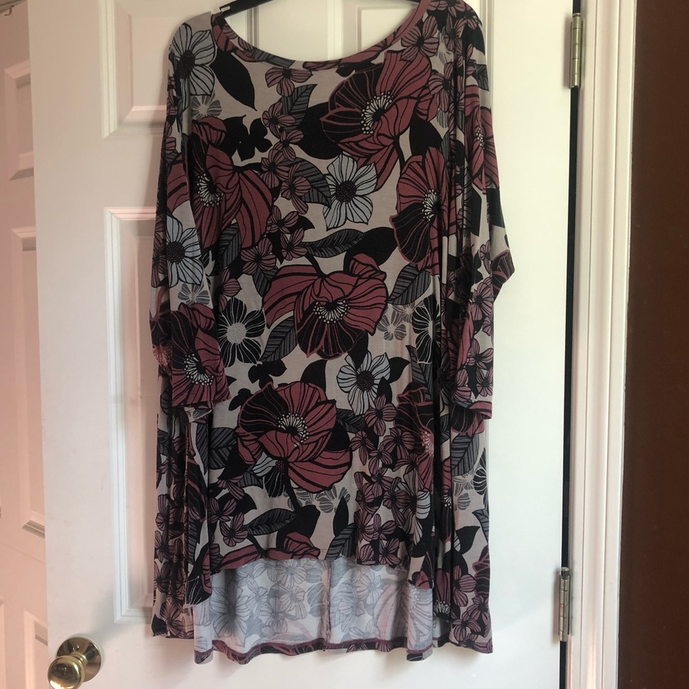 Logo Floral 3/4 Sleeve Top